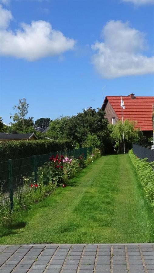 Ferienhaus Im Urigen Garten Bzw Eulenhaus Zingst Exterior foto