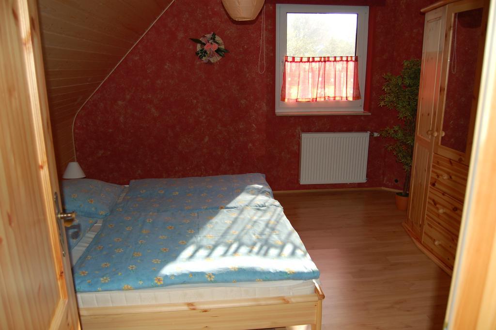 Ferienhaus Im Urigen Garten Bzw Eulenhaus Zingst Habitación foto