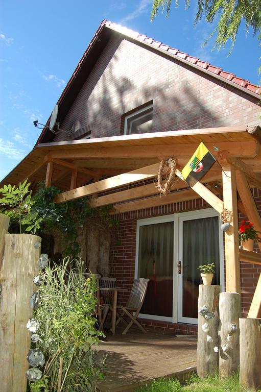 Ferienhaus Im Urigen Garten Bzw Eulenhaus Zingst Habitación foto