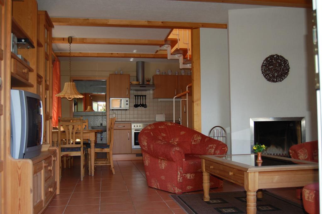 Ferienhaus Im Urigen Garten Bzw Eulenhaus Zingst Habitación foto